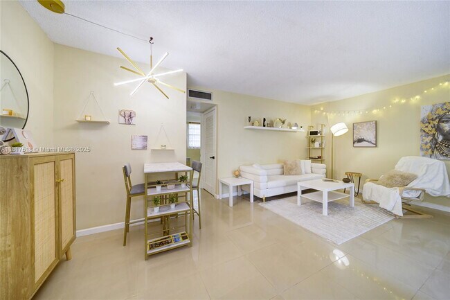 Building Photo - 1040 SE 4th Ave