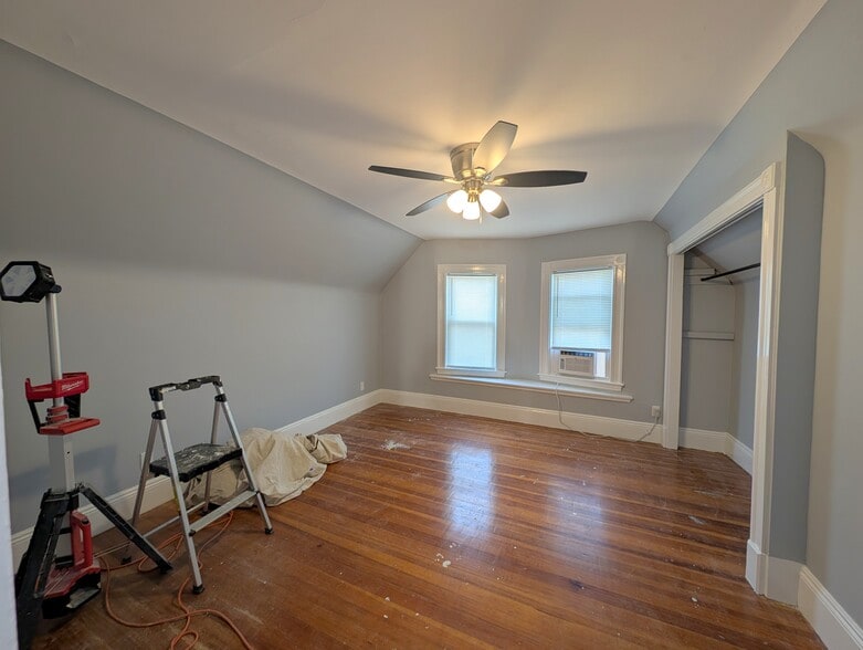 Building Photo - 47 Paulina St