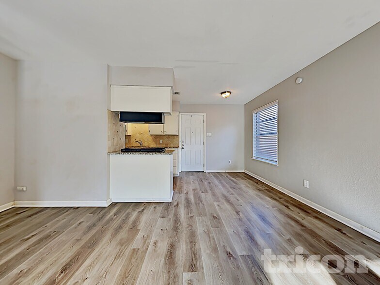 Building Photo - 1803 Westcrest Dr