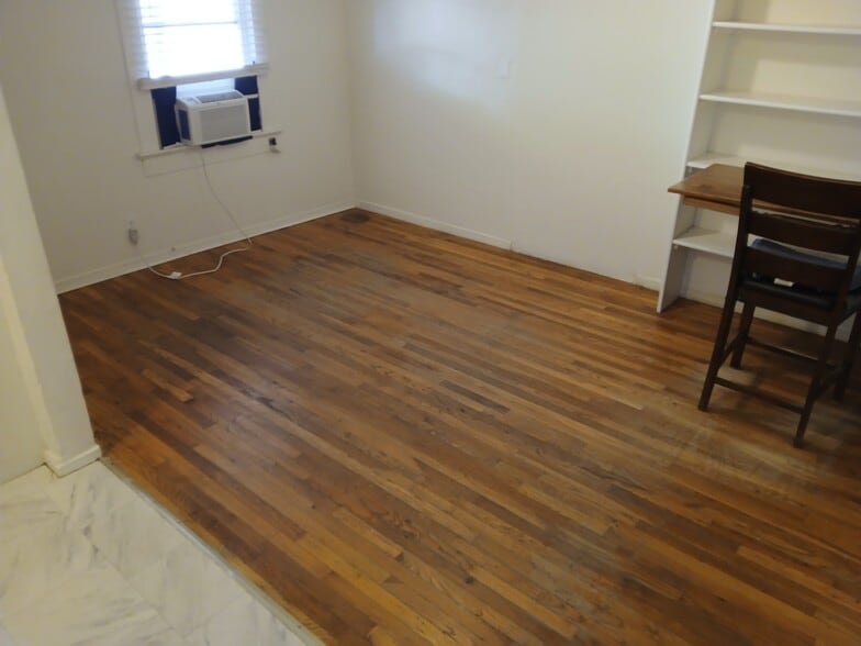 Building Photo - 558 Dameron Dr