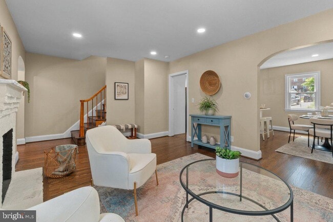 Building Photo - 3027 Lavender Ave