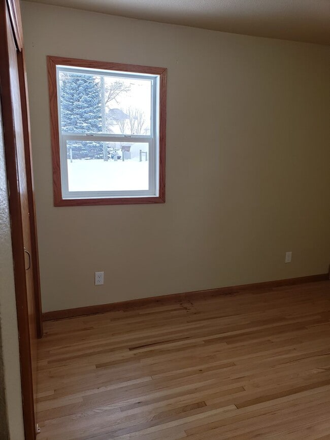 Building Photo - 1417 3rd Ave NW