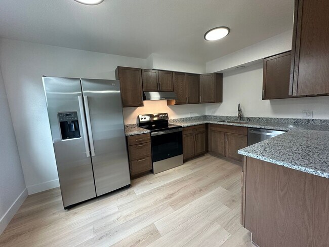 Building Photo - 1707 Grand Coulee Blvd