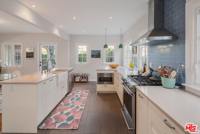 Building Photo - 513 N Mansfield Ave