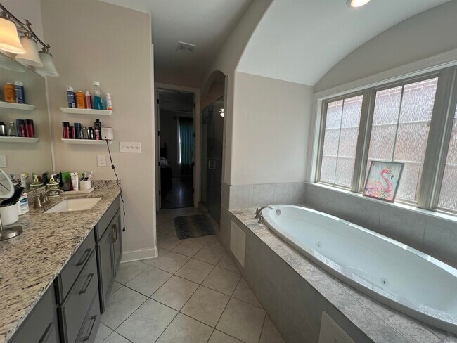 Building Photo - 10012 Adagio Cv