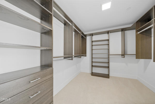 Building Photo - 1345 Havenhurst Dr