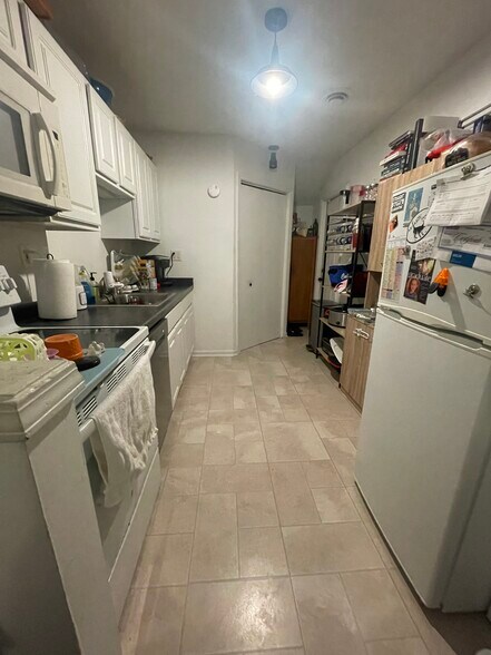 Building Photo - 3489 Hargrove St