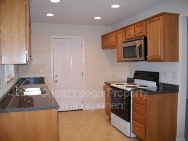 Building Photo - 28 Dove Dr