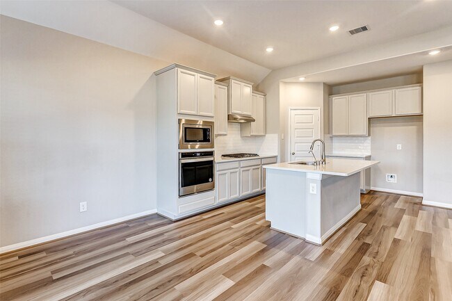 Building Photo - 2165 Woodland Pine Dr