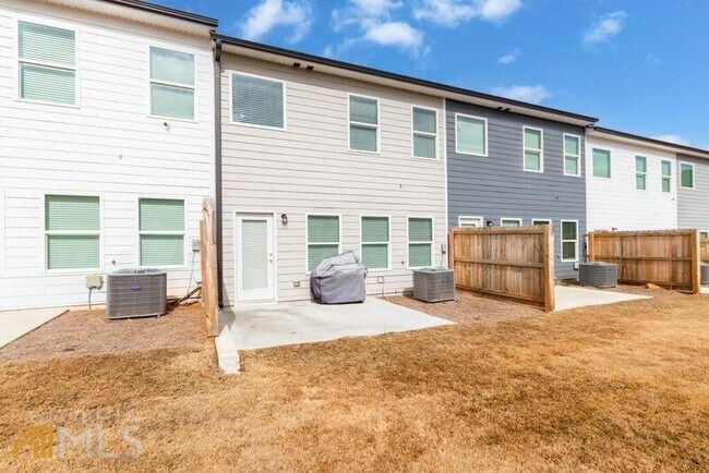 Building Photo - 3506 Lakeview Crk