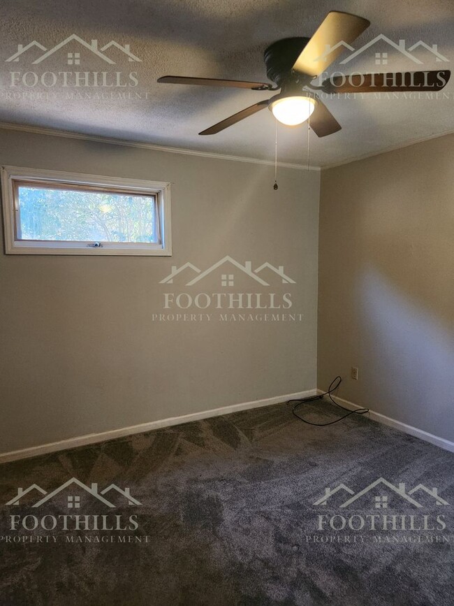 Building Photo - Charming 2-Bed, 2-Bath Condo at 18 A Hartw...