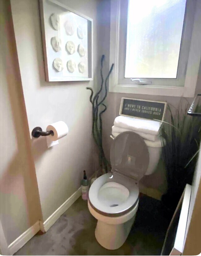 toilet cove (shower is not pictured, but to the right) - 607 Buena Loma St