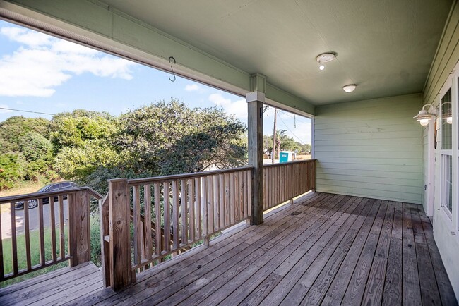 Building Photo - New Rental!!