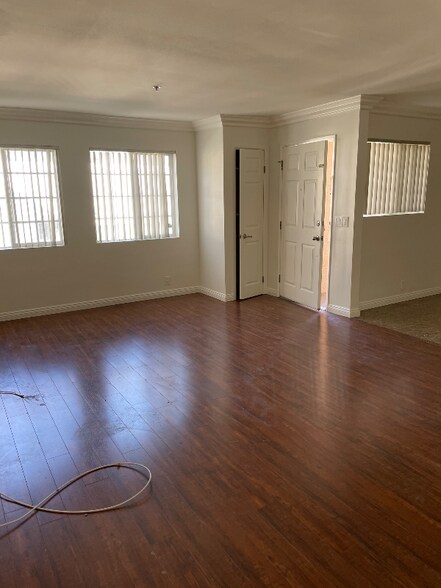 Building Photo - 1316 N Columbus Ave