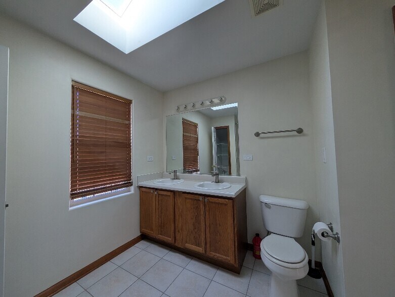 Building Photo - 559 Goodwin Dr