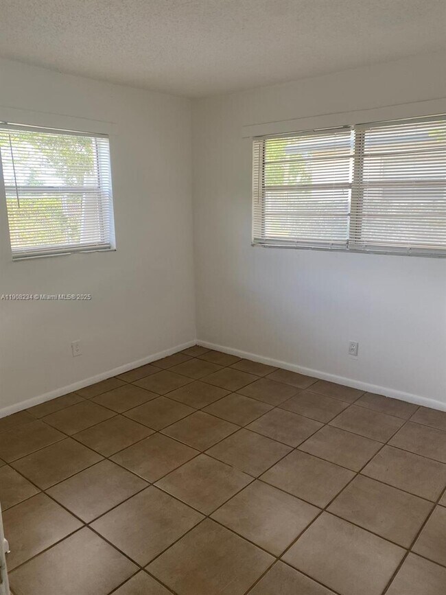 Building Photo - 2861 NW 15th Ct