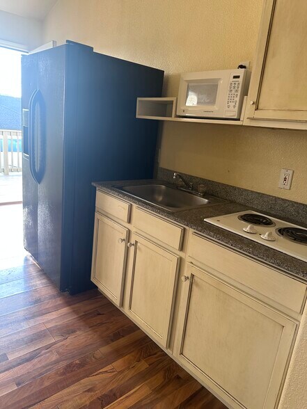 Building Photo - 4986 Raintree Cir