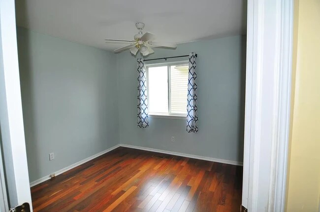 Building Photo - 6561 Robin Ct