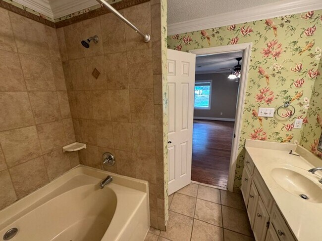 Building Photo - 483 Cambridge Way