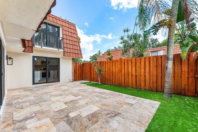 Building Photo - 3007 San Clara Dr