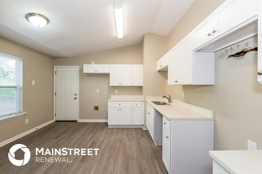 Building Photo - 6265 Leverett Dr