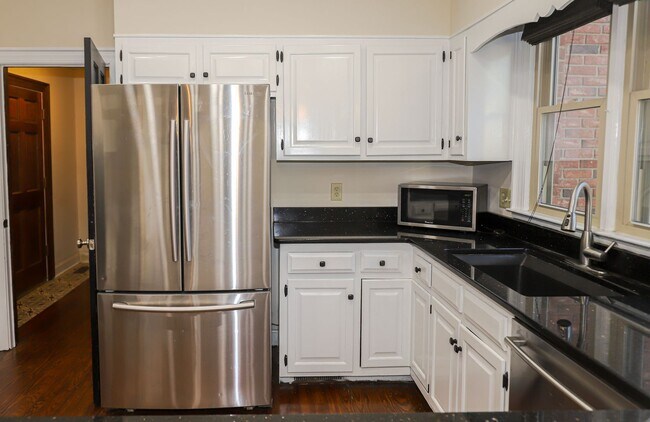 Building Photo - 809 Houndslake Dr