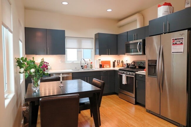 Kitchen Furnished - 741 Wilcox Ave