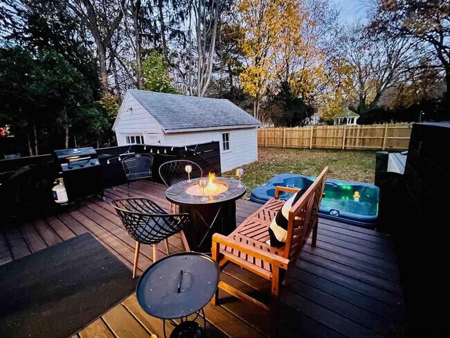 Building Photo - 298 Lucas Ave