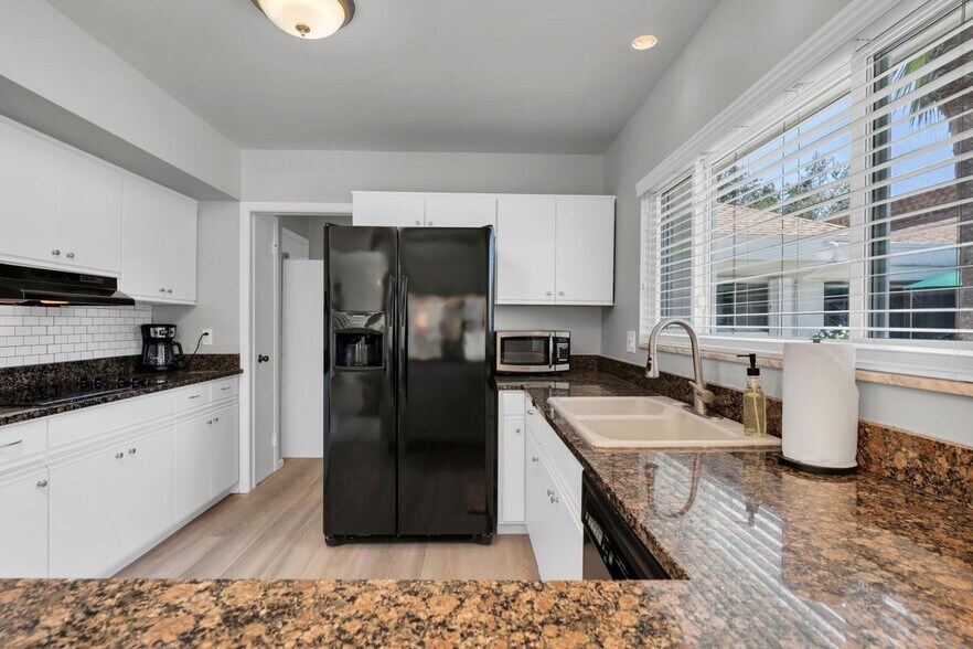 Building Photo - 311 Island Way