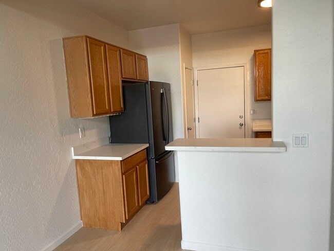 Building Photo - Clean Townhome in Great Location