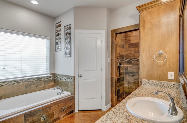 Building Photo - 6407 Norwood St