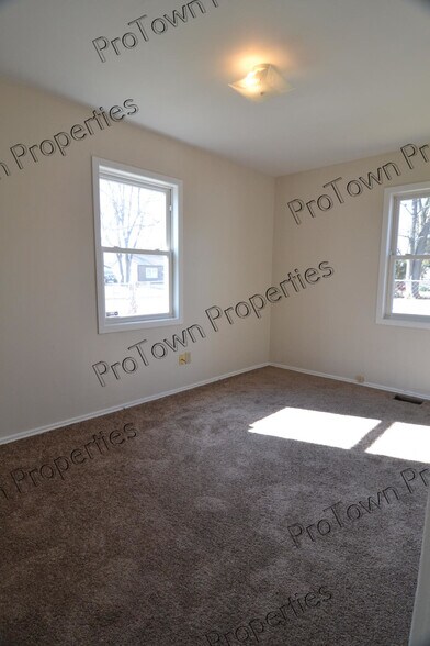 Building Photo - 117 Edison Rd