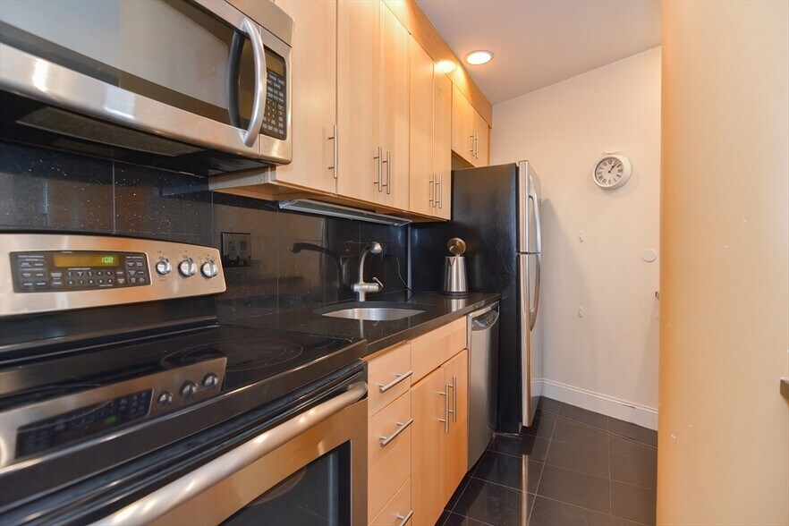 Primary Photo - 42 Beach St