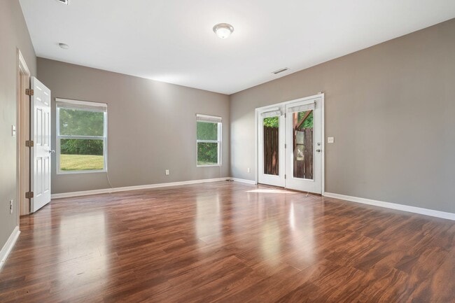 Building Photo - Stunning 3 Story Townhome in South Durham!
