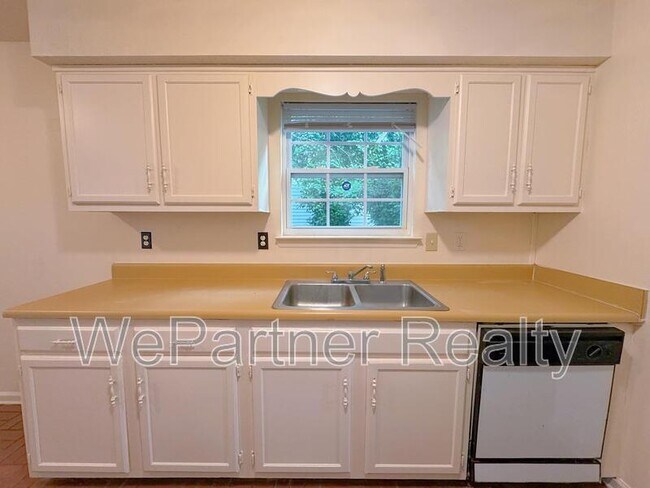 Building Photo - 7416 Dartmouth Ct