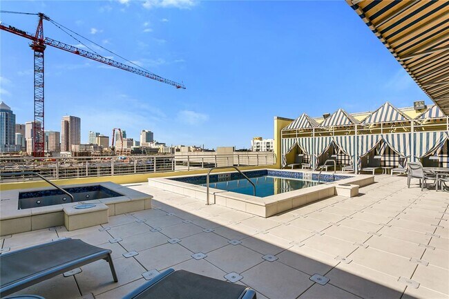 Building Photo - 1212 E Whiting St