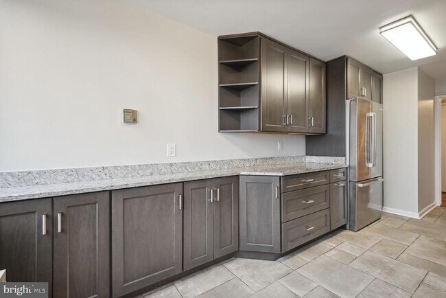 Building Photo - 10401 Grosvenor Pl