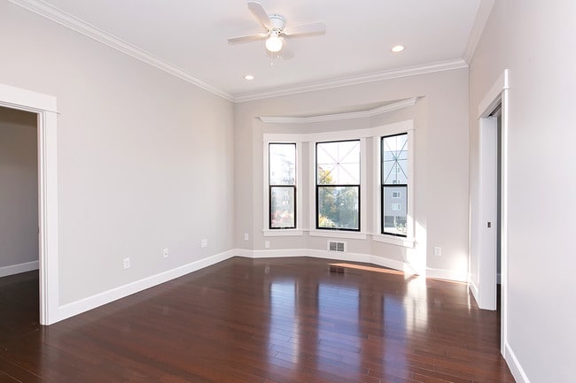 Primary Photo - 502 Bellevue Ave E