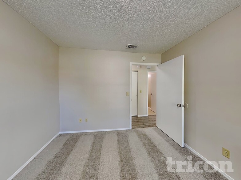 Building Photo - 10719 Lippizan Dr