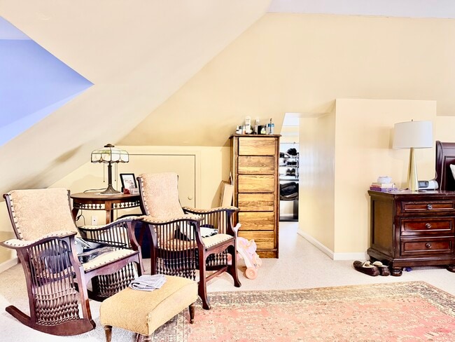 Building Photo - 740 Belmont St