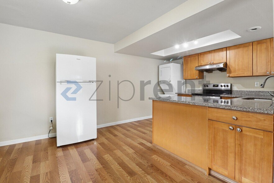 Building Photo - Unit 1