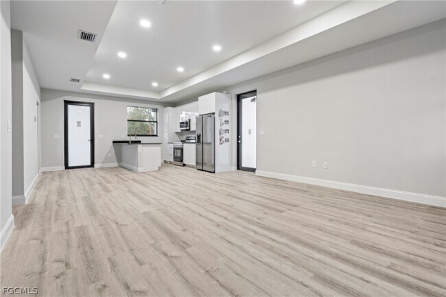 Building Photo - 1135 Randletree St E