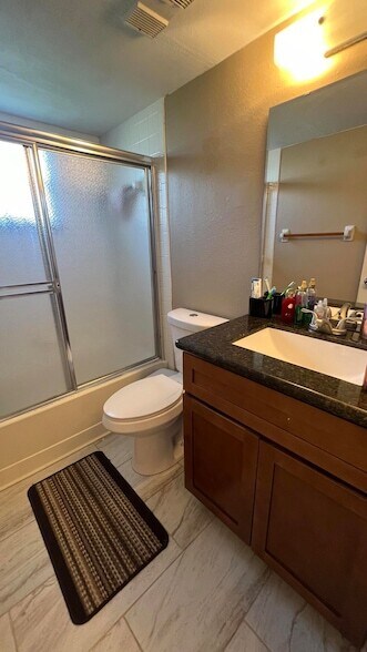 Building Photo - 1524 SE Royal Green Cir