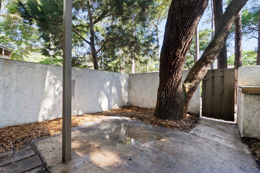 Building Photo - 400 William Hilton Pky