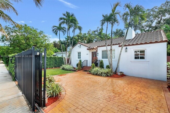 Building Photo - 2180 SW 24th St