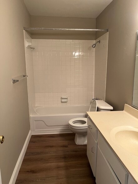 Mainbathroom - 900 Mountain Creek Rd