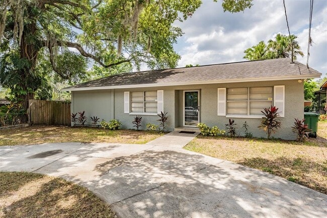 Building Photo - 9616 N Oklawaha Ave