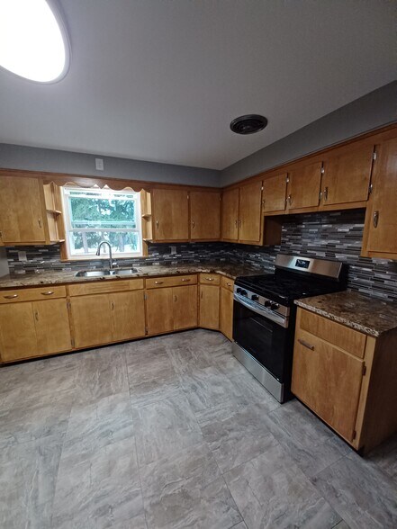 Building Photo - 21 East and West Rd