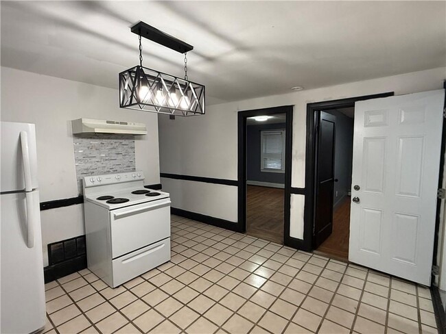 Building Photo - 121 Central Ave