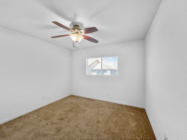 Building Photo - Charming 3-Bedroom, 2.5-Bath Home in a Des...